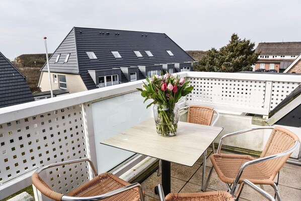 Outdoor dining - Vacation apartment Mare Nostrum 12 - Modern vacation apartment in Westerland: perfect for (Sylt)