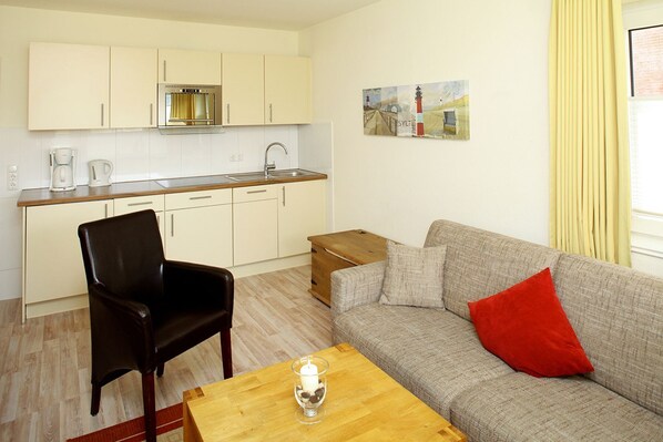 Unclassified image, 1 of 15, button