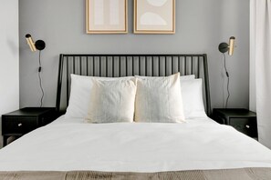 Iron/ironing board, WiFi, bed sheets - Sunny Leopoldstadt Studio w/ Rooftop & BBQ, near Metro U2, by Blueground (Vienna)