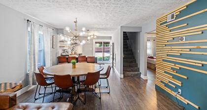 ☆Stunning Derby Home☆ 5 KING BEDS, HOT TUB,FIREPIT