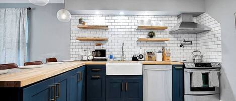 Réfrigérateur, cafetière/bouilloire