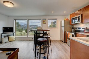 Kühlschrank, Mikrowelle, Ofen, Geschirrspüler