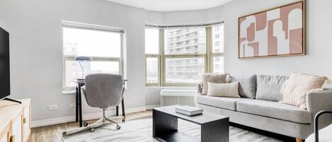 Télévision, chaîne hi-fi