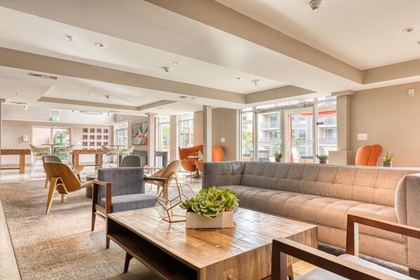 Interior - Lovely Downtown 1BR w/ Pool, W/D & Gym, near 7th St Metro, by Blueground (Los Angeles)