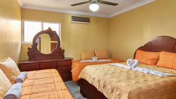 2 habitaciones, tabla de planchar con plancha, wifi y ropa de cama