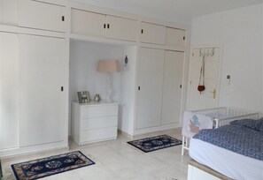 5 makuuhuonetta, silitysrauta/-lauta, ilmainen Wi-Fi, vuodevaatteet