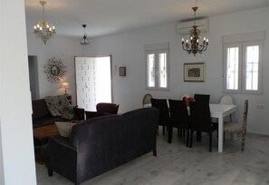Fernseher, Kamin, DVD-Player, Stereoanlage