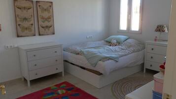 5 bedrooms, iron/ironing board, free WiFi, bed sheets