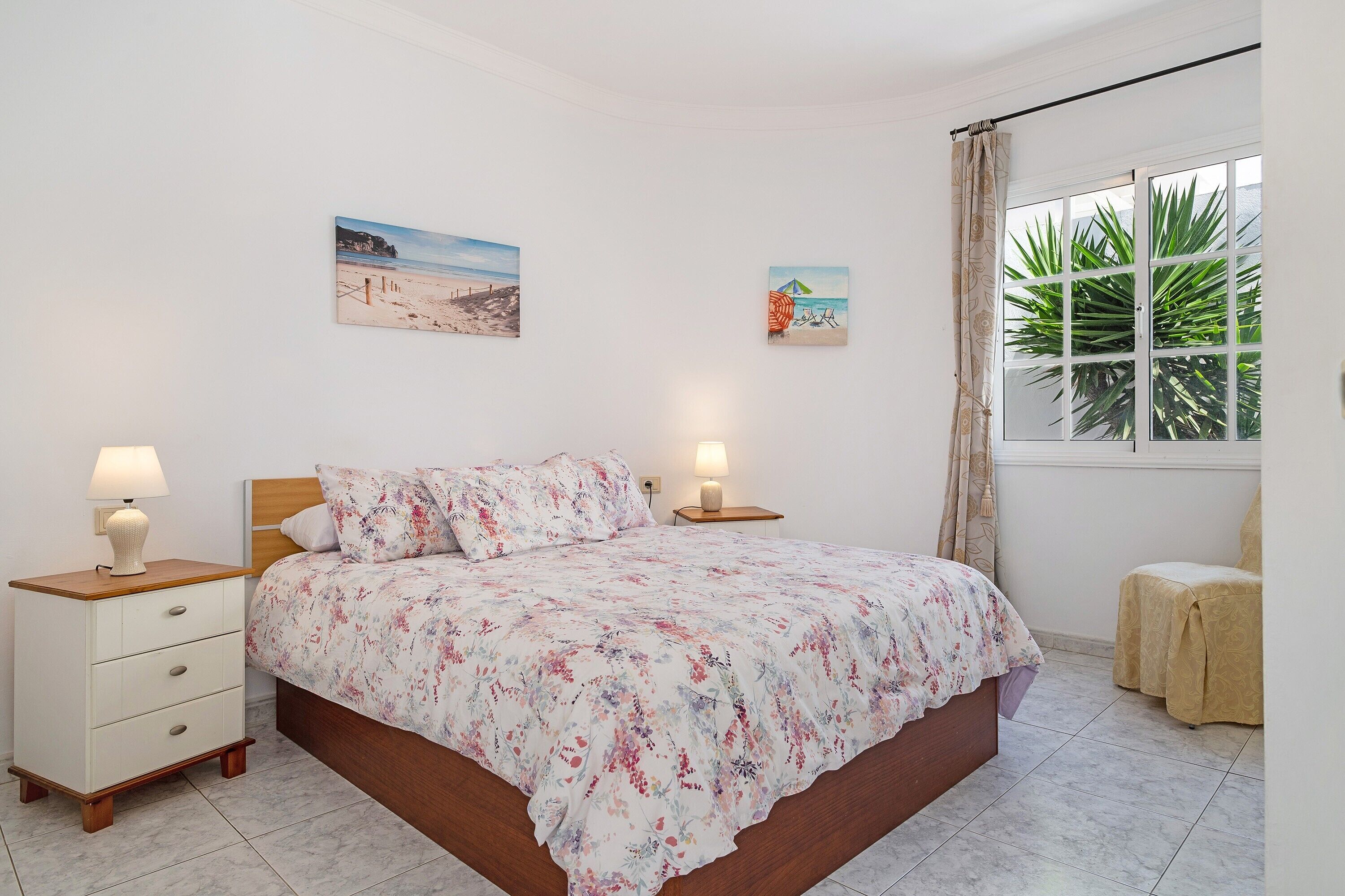 3 slaapkamers, een strijkplank/strijkijzer, gratis wifi