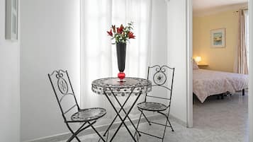 3 makuuhuonetta, silitysrauta/-lauta, ilmainen Wi-Fi