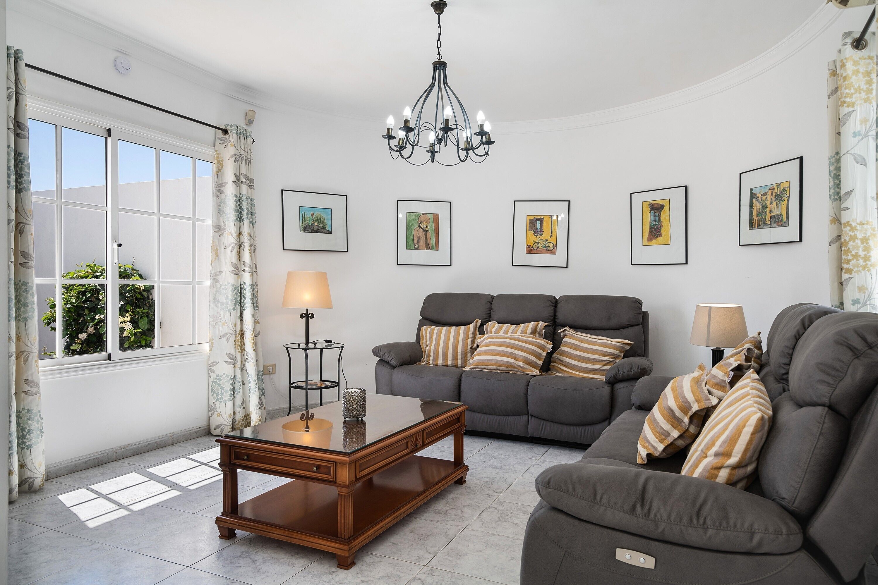 Fernseher, DVD-Player, Stereoanlage