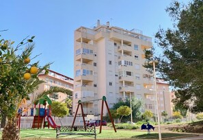 Exterior - Penthouse with Stunning Sea and Mountain Views, Shared Pool & Wi-Fi (Guardamar del Segura)