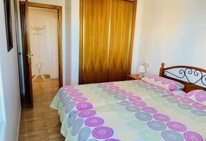 2 bedrooms, iron/ironing board, free WiFi, bed sheets - Penthouse with Stunning Sea and Mountain Views, Shared Pool & Wi-Fi (Guardamar del Segura)
