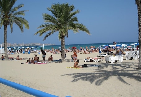 Beach nearby. Penthouse with Stunning Sea and Mountain Views, Shared Pool & Wi-Fi