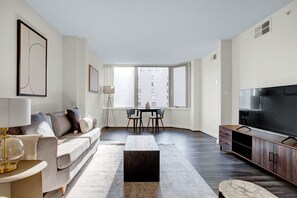 TV, stereo - Modern Bethesda 1BR w/ Concierge, Gym, W/D, walk to Metro, by Blueground (Maryland)