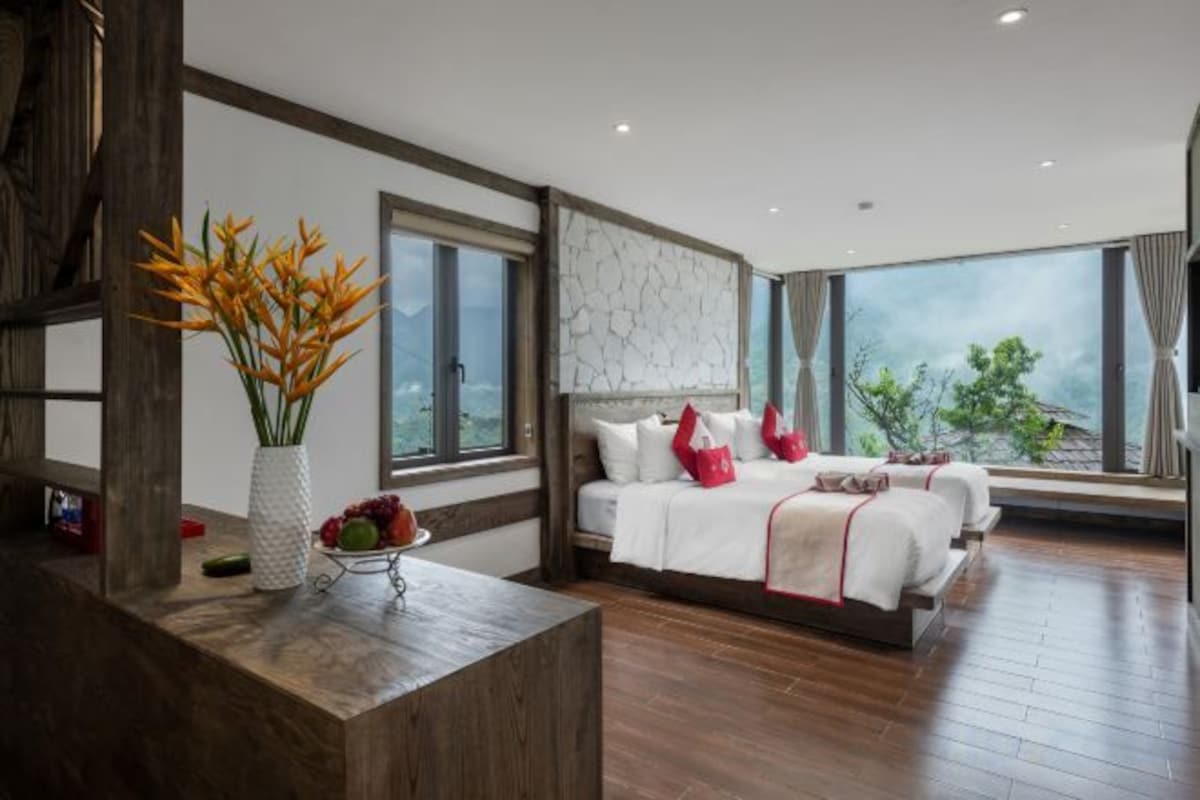 Frigobar, cofres nos quartos, escrivaninha, roupa de cama