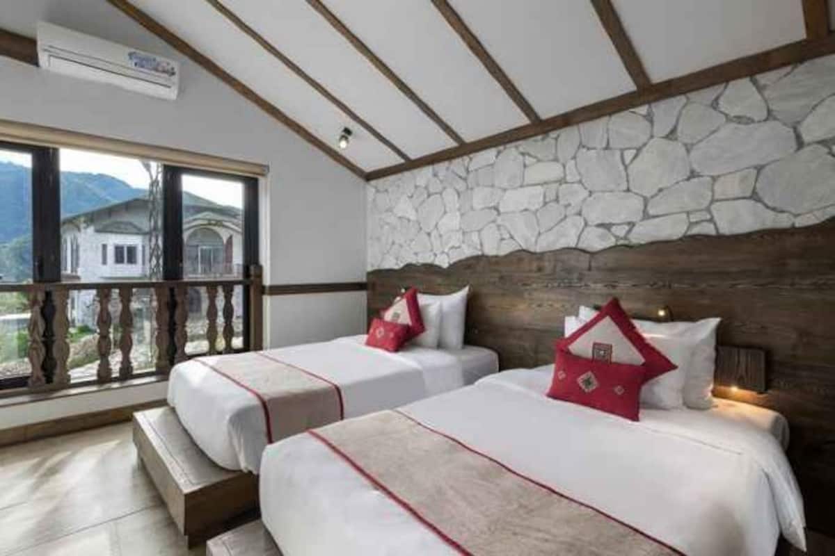 Minibar, caja de seguridad en la habitación, escritorio y ropa de cama