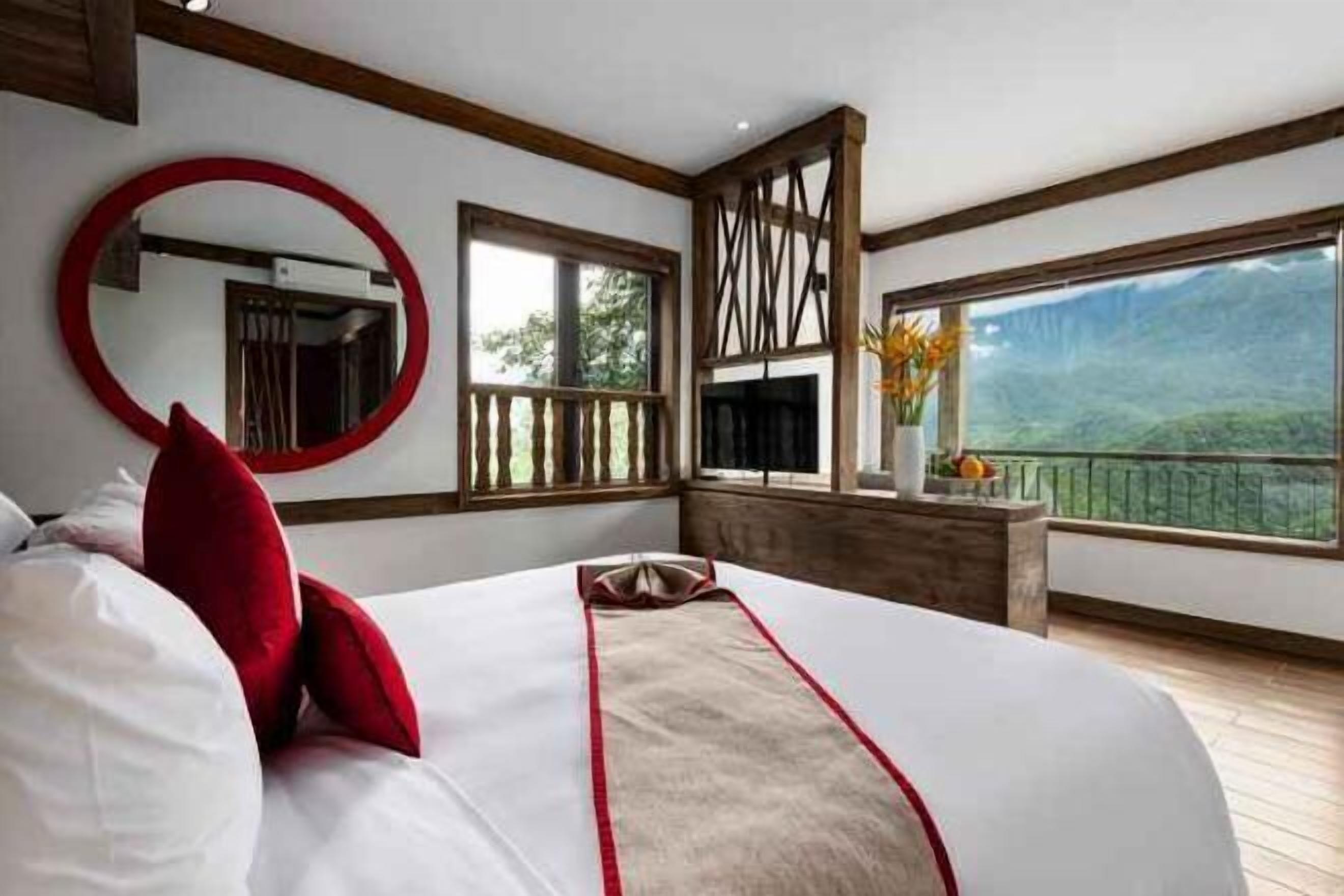 ミニバー、セーフティボックス (室内)、デスク、ベッドシーツ