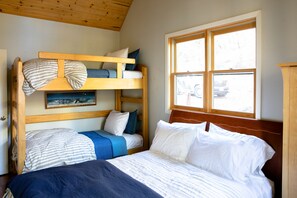 2 bedrooms, iron/ironing board, free WiFi, bed sheets - River Access (Quincy)