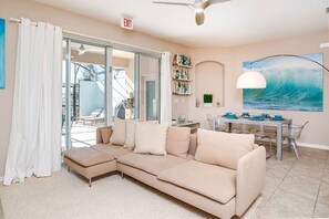 Smart TV, video games, DVD player - Dreamy 4-bedroom 3.5-bathroom townhome w/ private pool | Sleeps 8 | Gated Community | Resort Living (Davenport)