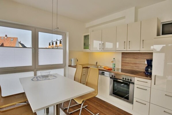 Køleskab, mikrobølgeovn, ovn, opvaskemaskine