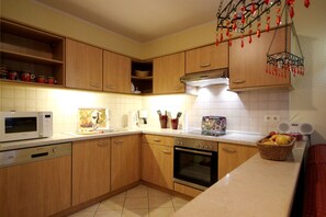 Refrigerador, microondas, horno y lavavajillas 