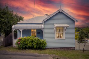 Exterior - Pet-Friendly Blue Mountains Cottage with Indoor Fireplace (Mount Victoria)