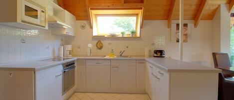 Fridge, oven, dishwasher, coffee/tea maker