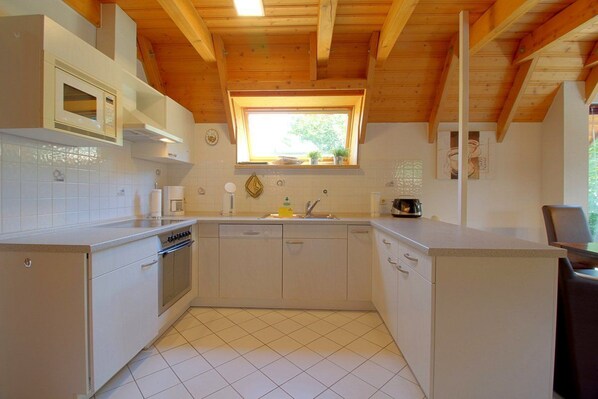 Fridge, oven, dishwasher, coffee/tea maker