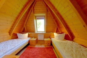 2 bedrooms, travel crib, WiFi