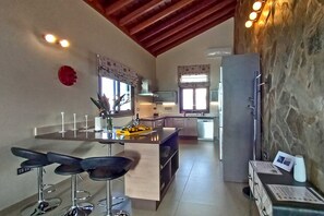 Réfrigérateur, micro-ondes, four, lave-vaisselle