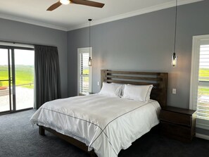 4 bedrooms, iron/ironing board, travel crib, free WiFi