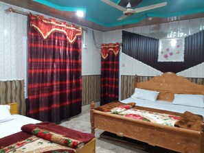 Chambre Triple Standard | Fer et planche à repasser, Wi-Fi gratuit