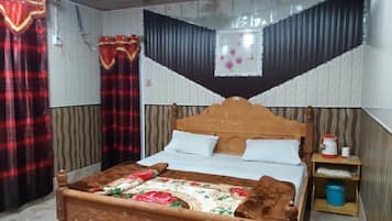 Standard Double Room | Iron/ironing board, free WiFi