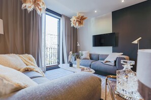 Smart TV - CASA TAMARIT 2 BEDROOM (Barcelona)