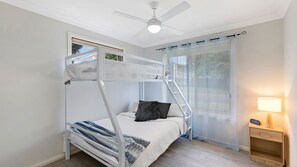 3 bedrooms, iron/ironing board, WiFi, bed sheets