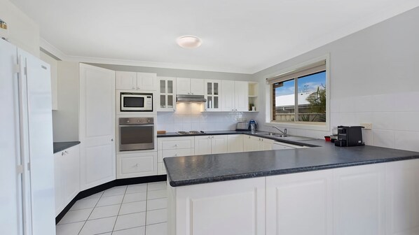 Fridge, oven, dishwasher, coffee/tea maker