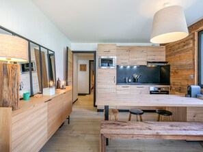 Kühlschrank, Mikrowelle, Ofen, Geschirrspüler