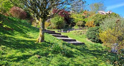Spacious bungalow sleeps 6, in Clachan Seil with wonderful views over Seil Sound