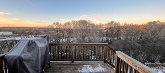 Cozy 4King bed+3Bath near Downtown&Airport open concept Scenic backyard view