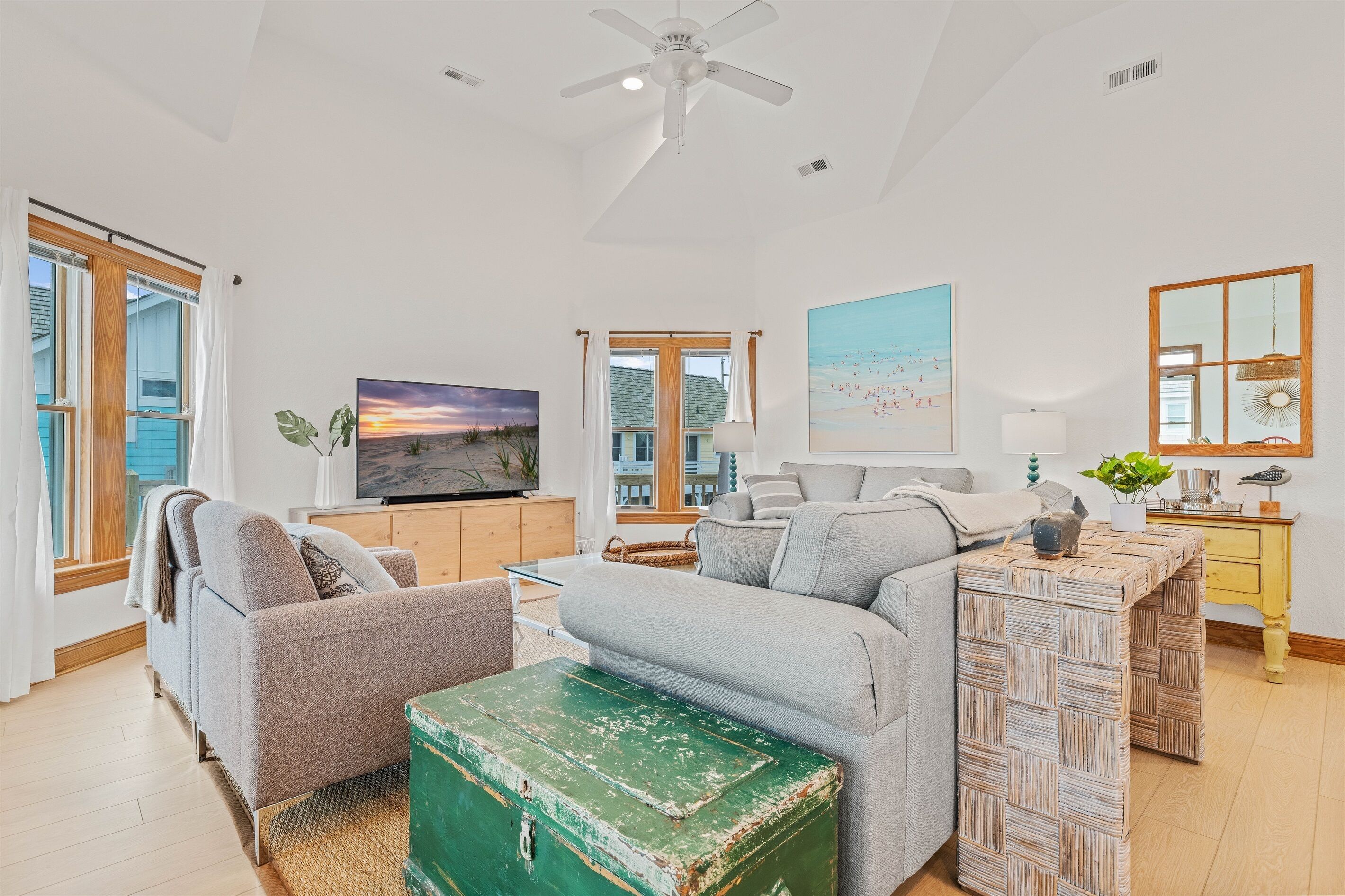 TV connectée, jeux vidéo, lecteur de DVD, baby-foot