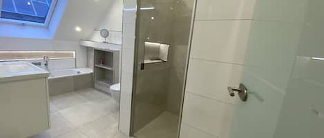 Bathtub, hair dryer, towels