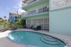 Een verwarmd zwembad