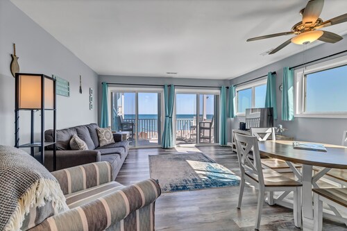Beachfront Condo, Steps to the Ocean!