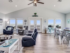 Casa, 4 habitaciones | Área de sala de estar | Smart TV y servicios de streaming 