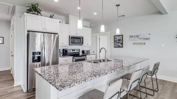 Huis, 4 slaapkamers | Privékeuken | Een koelkast, een oven, een koffiezetapparaat/waterkoker