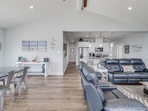 Living area - Copano Hooked 4 Bedroom Home by RedAwning (Rockport)