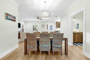 Cottage, 3 Bedrooms | Dining