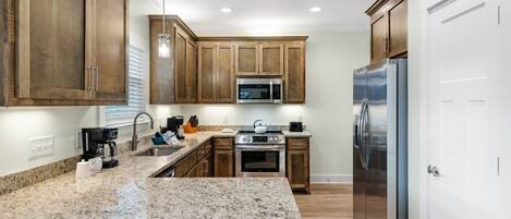 コテージ 3 ベッドルーム | 専用キッチン | 冷蔵庫、オーブン、コーヒー / ティーメーカー、トースター