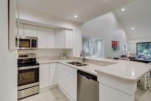 Fridge, microwave, stovetop, dishwasher